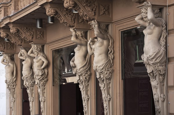 Caryatids on corner house
