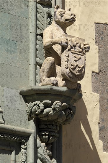 Dog sculpture at Columbus House