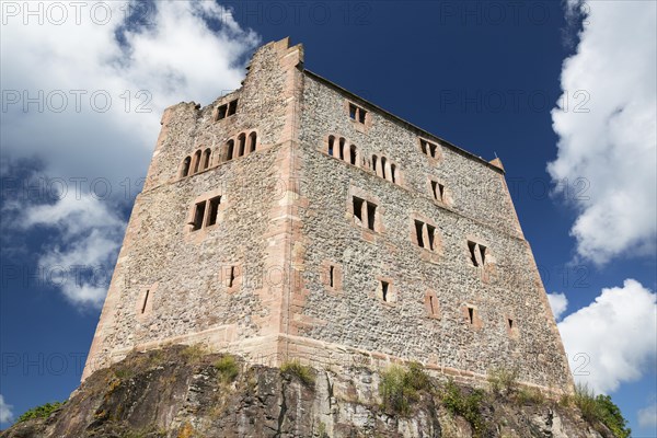 Geroldseck Castle ruin on Schonberg