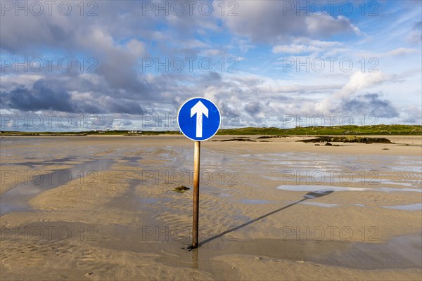Route marking to the tidal island of Omey Island