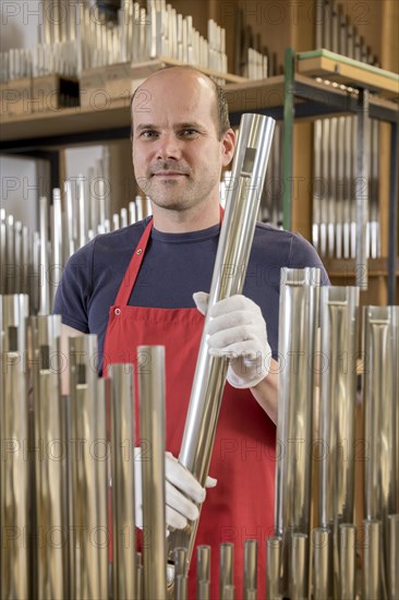 Organ builder