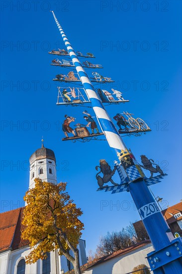 Catholic parish church St. Vitus with maypole in Erling