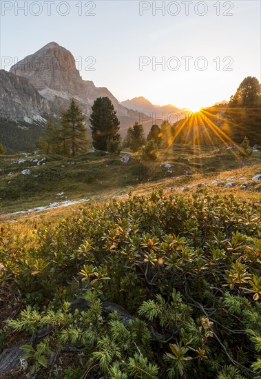Sunrise in front of the peaks of Col dei Bos and Tofane