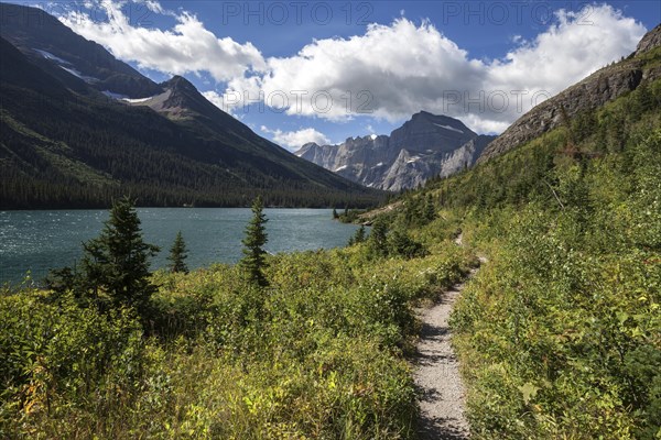 Footpath along Lake Josephine