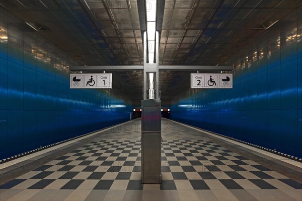Metro station Uberseequartier