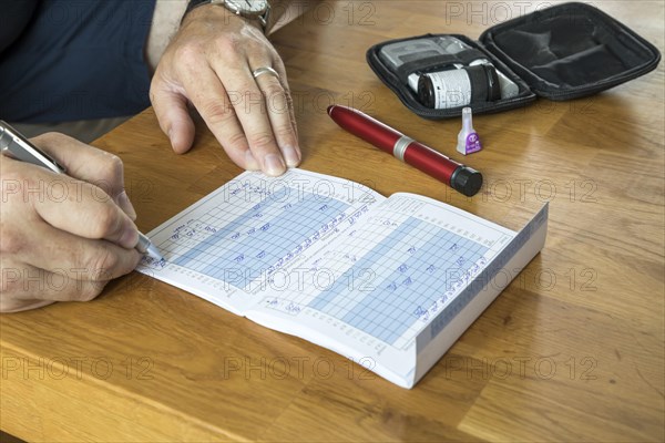 Diabetics keep his blood sugar diary