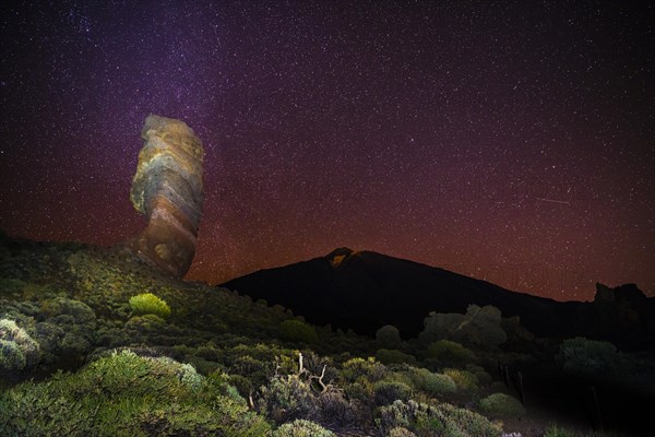 Roque Cinchado and Teide vulcano with starry sky
