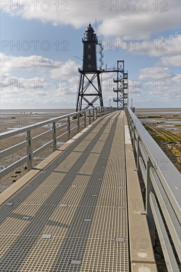 Lighthouse Obereversand at low tide
