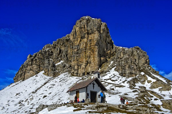 Chapel of Dreizinnenhutte in front of Sextener Stein in snow