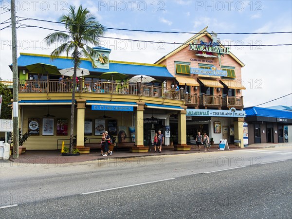 Luxury shops and gastronomy