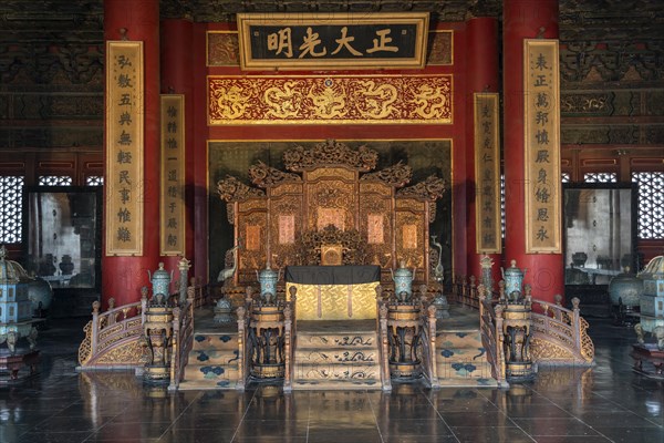 Throne in the Palace of Heavenly Purity