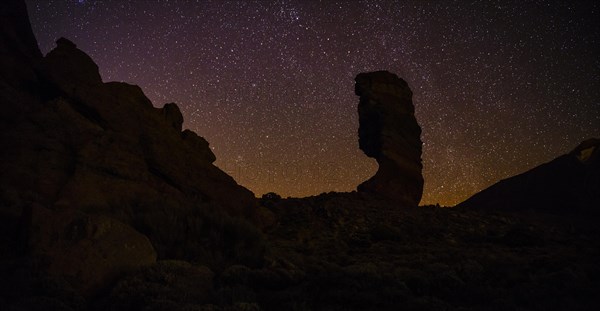 Roque Cinchado and Teide vulcano with starry sky