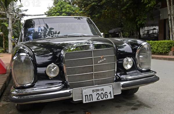 Mercedes-Benz S 280 vintage car with Laotian number plate