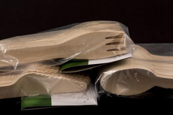 Disposable wooden cutlery
