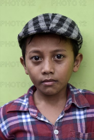 Boy with shirt and flat cap