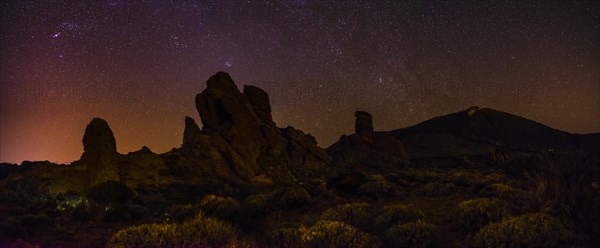 Roque Cinchado and Teide vulcano with starry sky