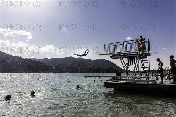 Diving tower