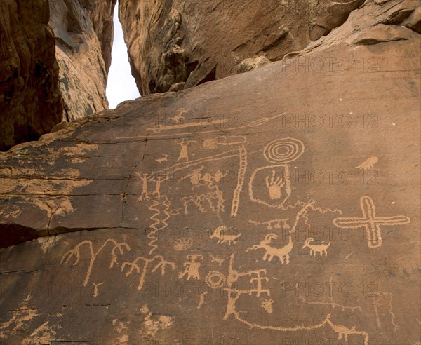 Native American petroglyphs by Anasazi