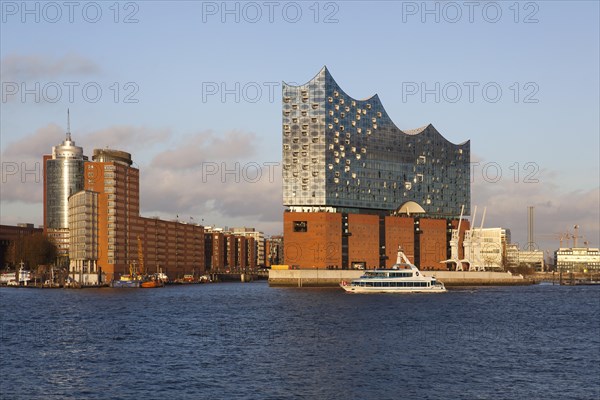 Elbe Philharmonic Hall and Kehrwiederspitze