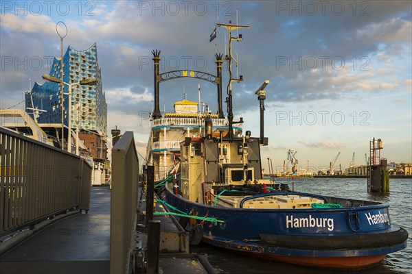 Elbphilharmonie and fishing boat