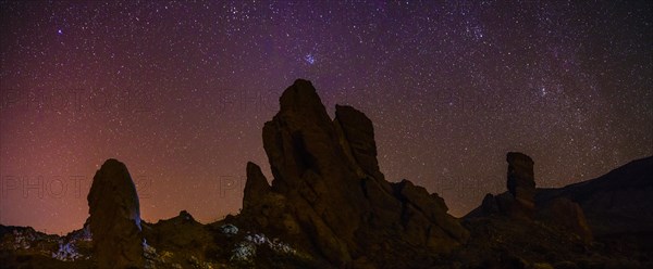 Roque Cinchado and Teide vulcano with starry sky