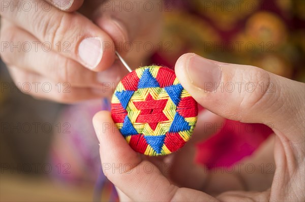 Button maker cutting finishing star pattern