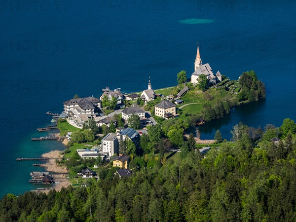 View from Pyramidenkogel to Lake Worth with Maria Worth