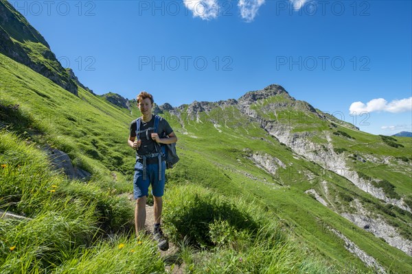 Hiker on the Jubilaumsweg hiking trail