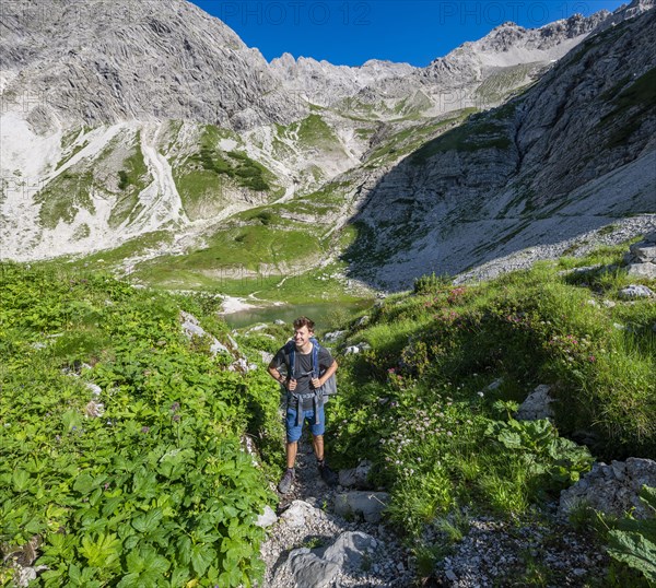 Hiker descending to the Prinz-Luitpold-Haus