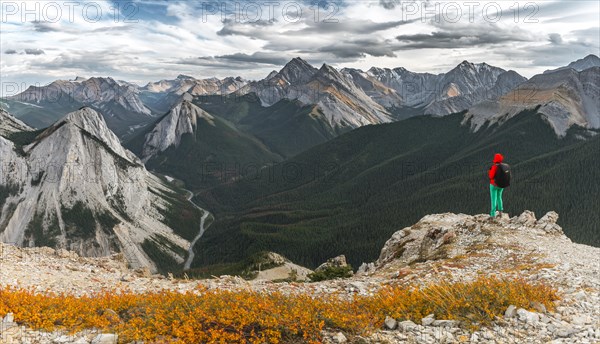 Female hiker to summit on Sulphur Skyline Trail