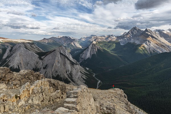 Female hiker at spectacular view from the summit of Sulphur Ridge