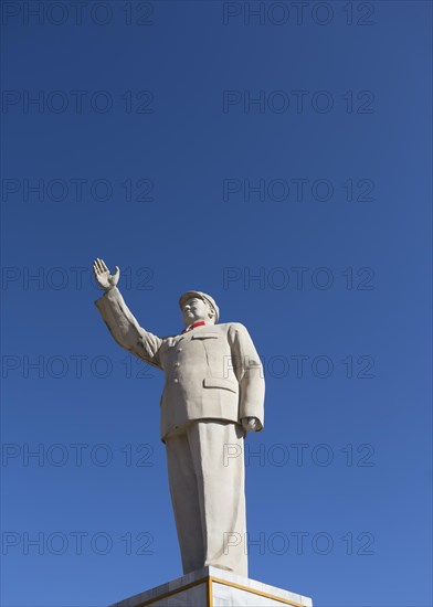 Statue of Mao Tse-tung