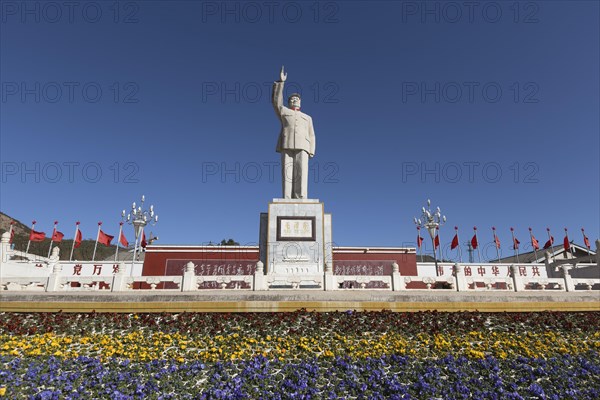 Statue of Mao Tse-tung
