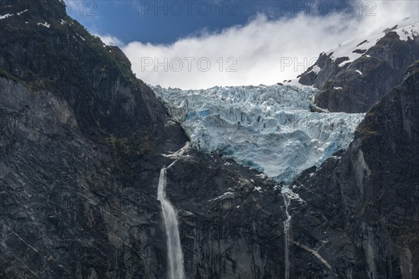 Hanging glacier Ventisquero Colgante from the vantage point at Sendero Queulat