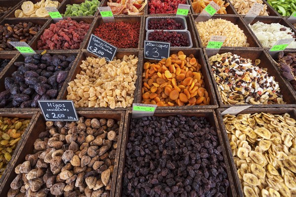 Various candied fruits and dried fruits