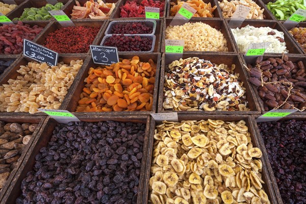 Various candied fruits and dried fruits