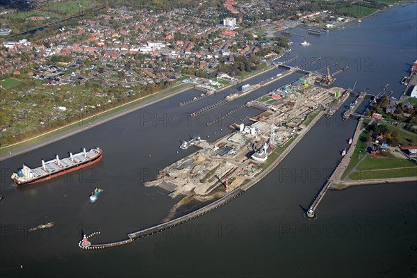 Cargo ships at Brunsbuttel Lock