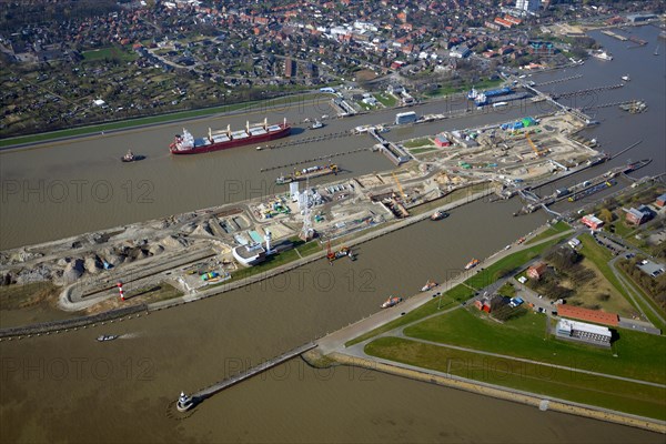 Cargo ships at Brunsbuttel Lock