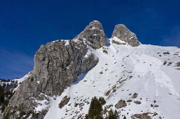 Summit Les Jumelles