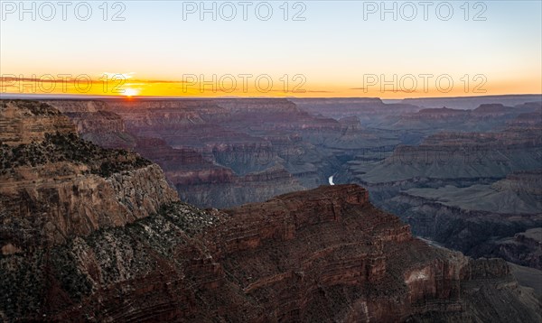 View from Hopi Viewpoint into canyon landscape