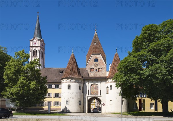 Upper gate