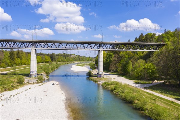 Grosshesseloher bridge over the Isar