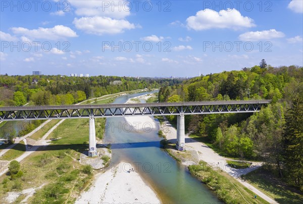 Grosshesseloher bridge over the Isar