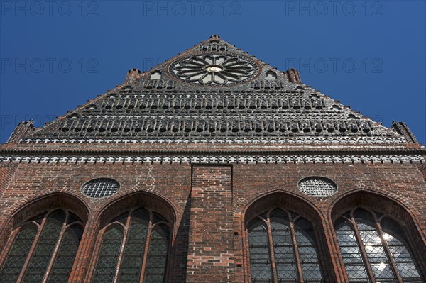 Gable with glazed bricks