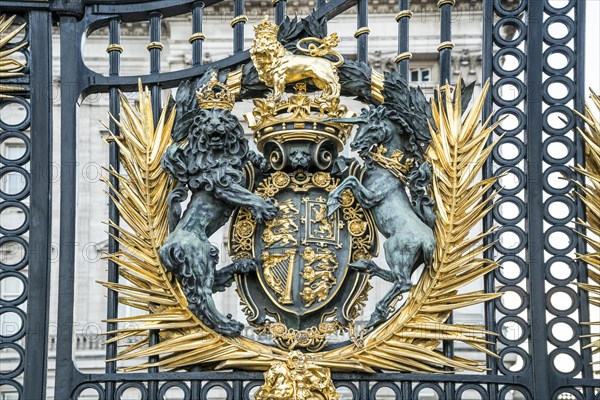 Emblem at Buckingham Palace