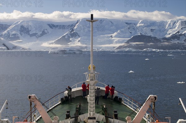 Expedition ship