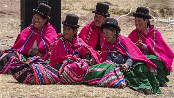 Indigenous women (chola