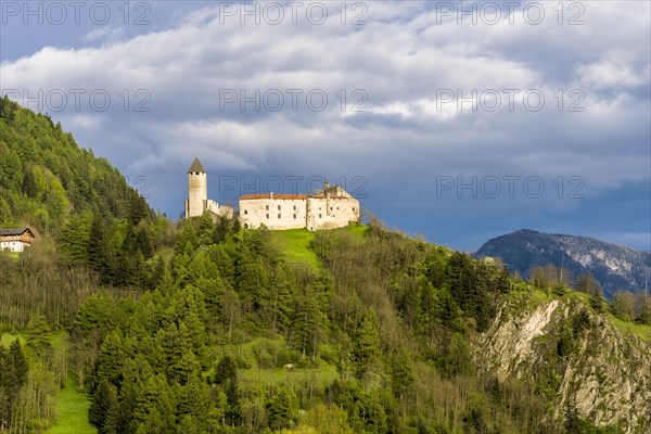Schloss Sprechenstein-Pietra castle