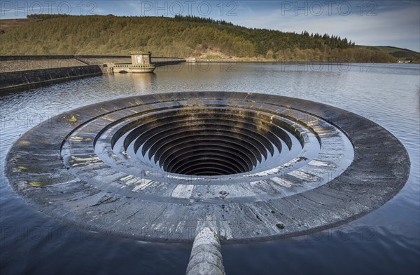 Bellmouth or overflow in reservoir