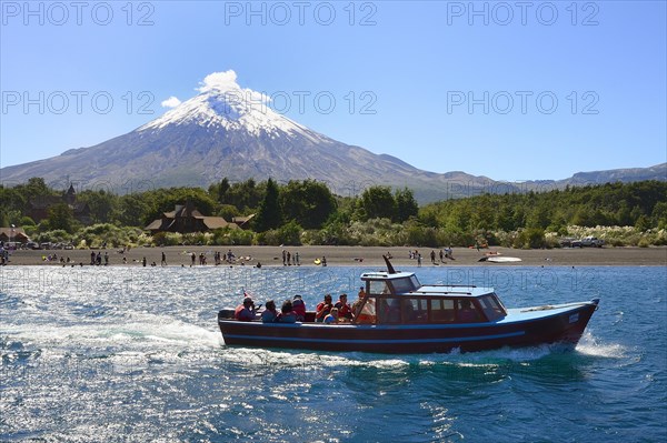 Excursion ship at Lago Todos los Santos